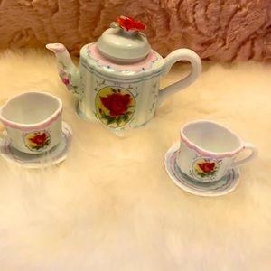 Red roses five piece mini tea set